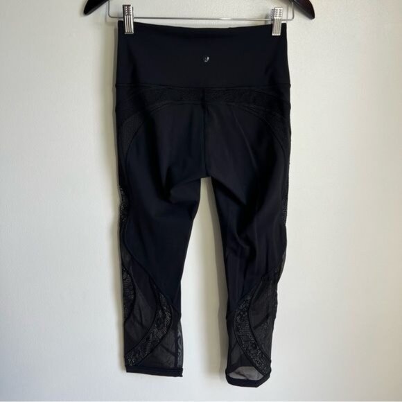 Lululemon Wunder Under Crop 21" in Lace Black - 6 - Picture 5 of 10